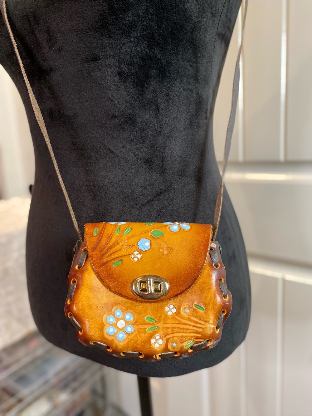 Vintage Mini Handtooled Floral Leather Crossbody Bag in Honey Brown - Picture 3 of 13